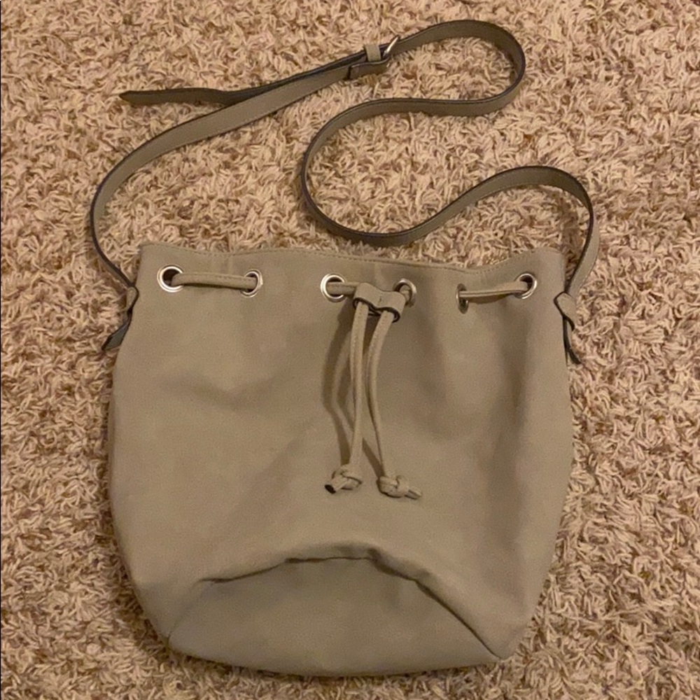 Crossbody bucket bag